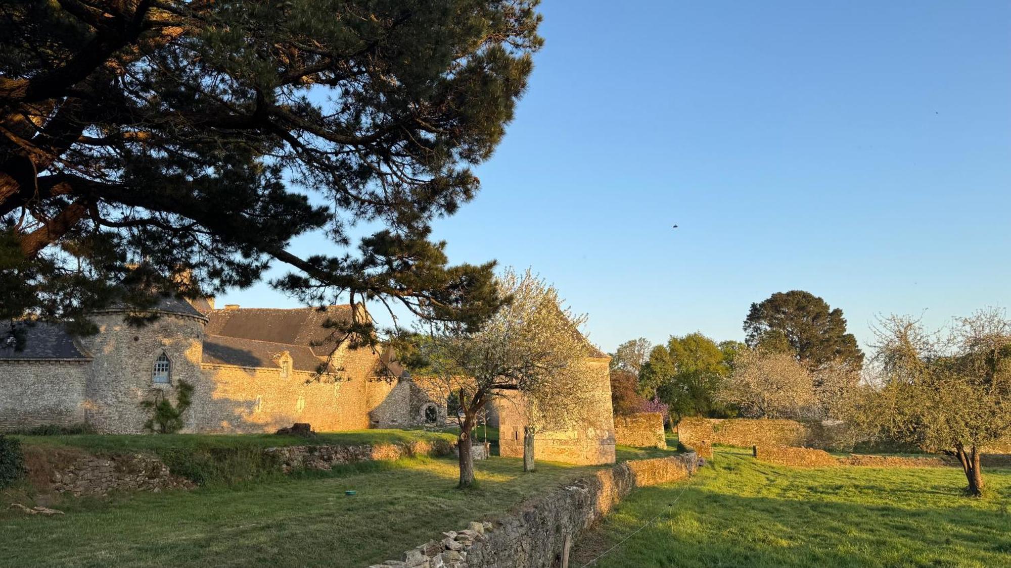 Gite De Couple Cosy Avec Vue Sur Chateau Tremohar - Golfe Du Morbihan, 20 Min De Vannes Berric Exterior foto